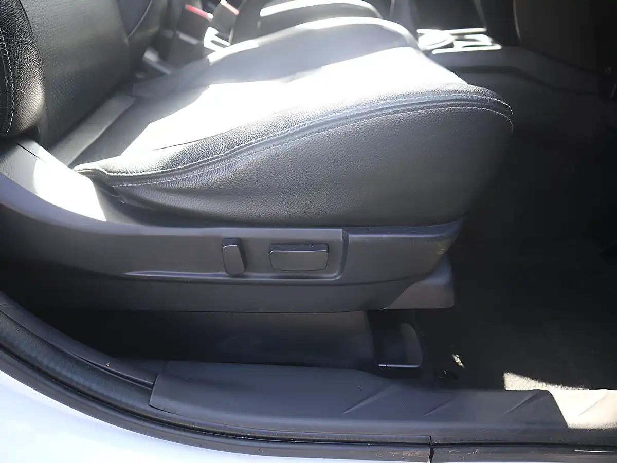 Used 2015 Mitsubishi Asx 4 White - Interior and Exterior details 17