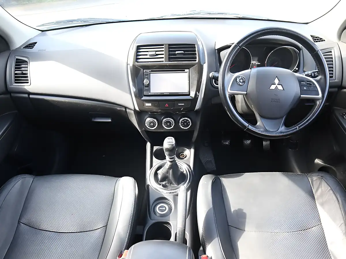 Used 2015 Mitsubishi Asx 4 White - Interior and Exterior details 2