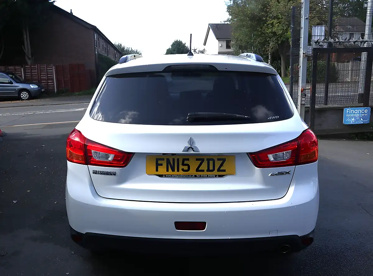 Used 2015 Mitsubishi Asx 4 White - Interior and Exterior details 5