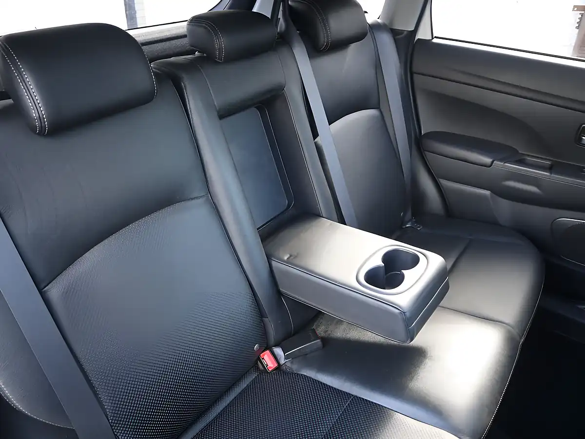 Used 2015 Mitsubishi Asx 4 White - Interior and Exterior details 6