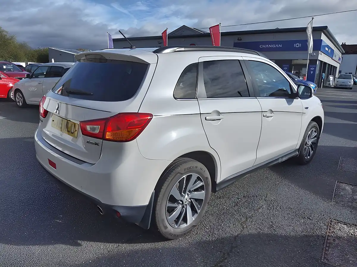 Used 2015 Mitsubishi Asx White - Interior and Exterior details 5