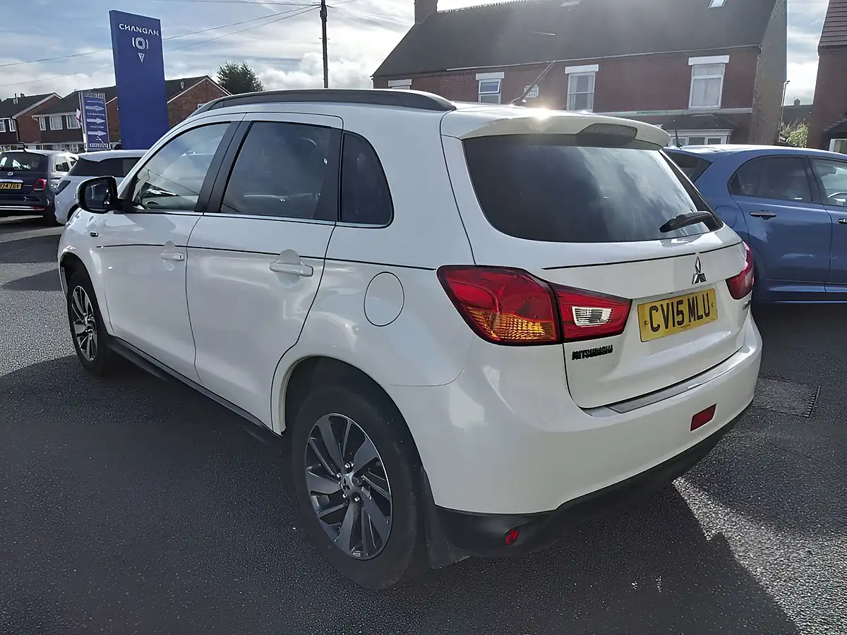 Used 2015 Mitsubishi Asx White - Interior and Exterior details 7