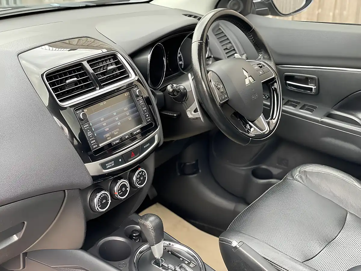 Used 2015 Mitsubishi Asx Zc-H Brown - Interior and Exterior details 5