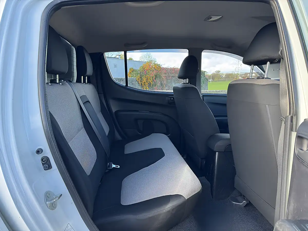 Used 2015 Mitsubishi L200 4Life White - Interior and Exterior details 11