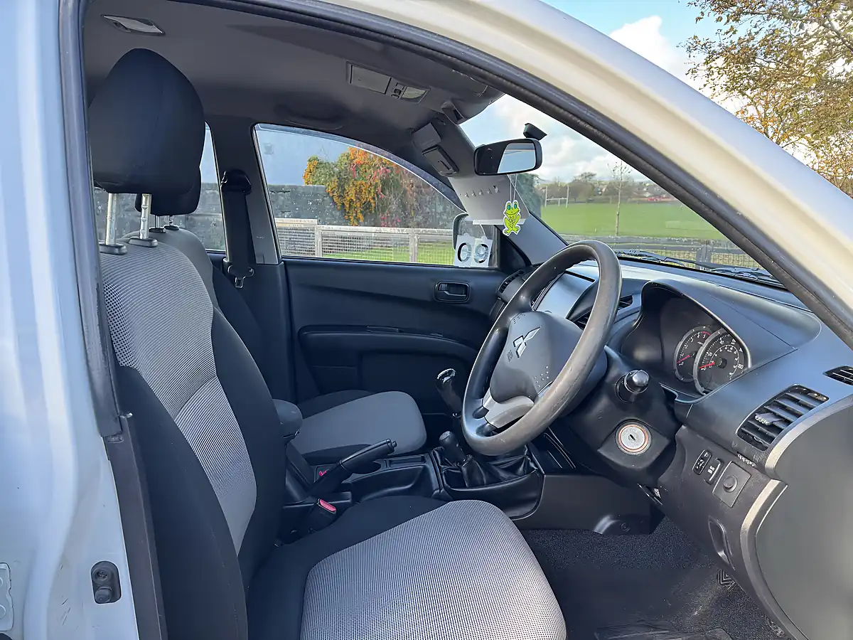 Used 2015 Mitsubishi L200 4Life White - Interior and Exterior details 13