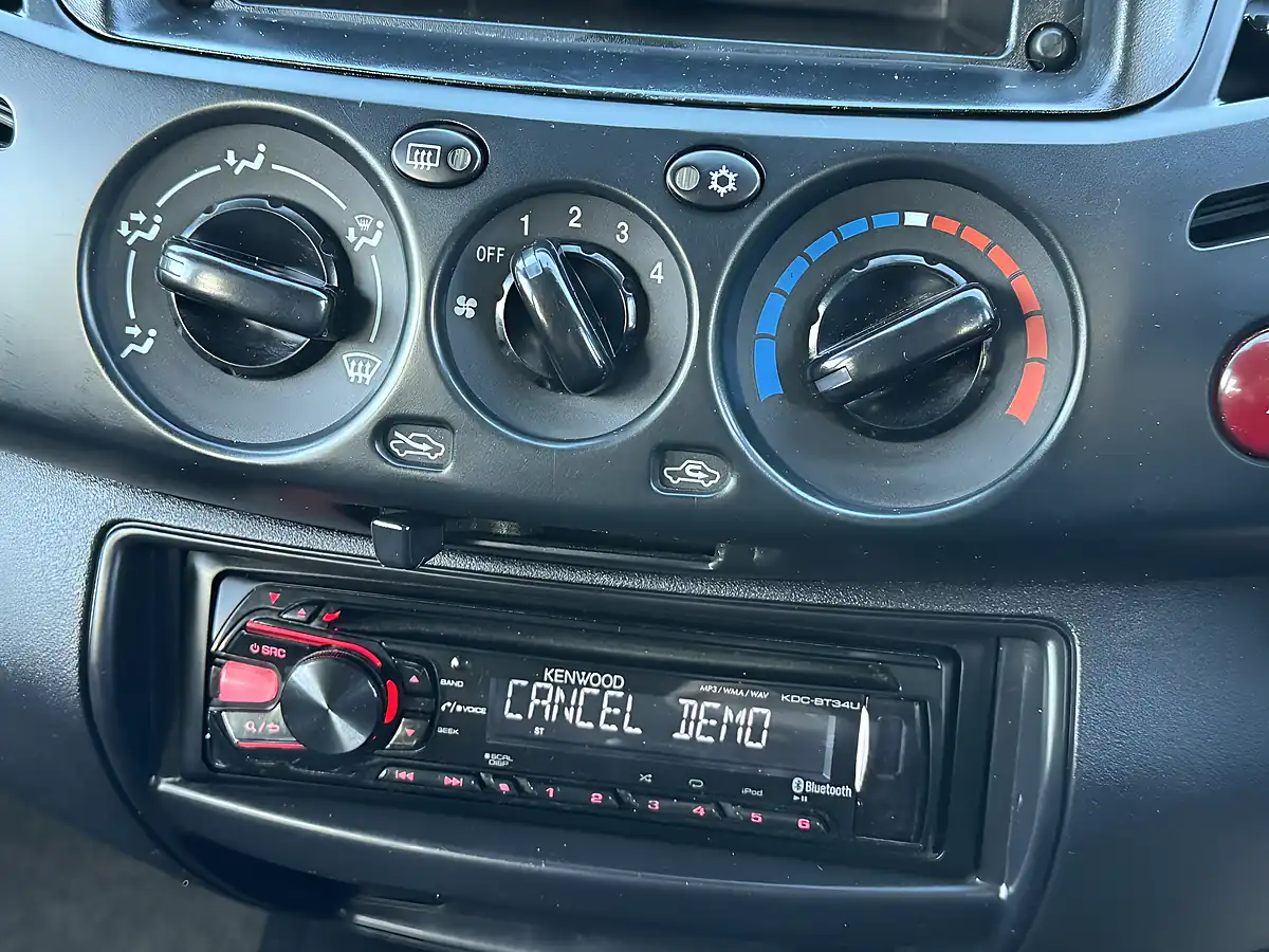 Used 2015 Mitsubishi L200 4Life White - Interior and Exterior details 16