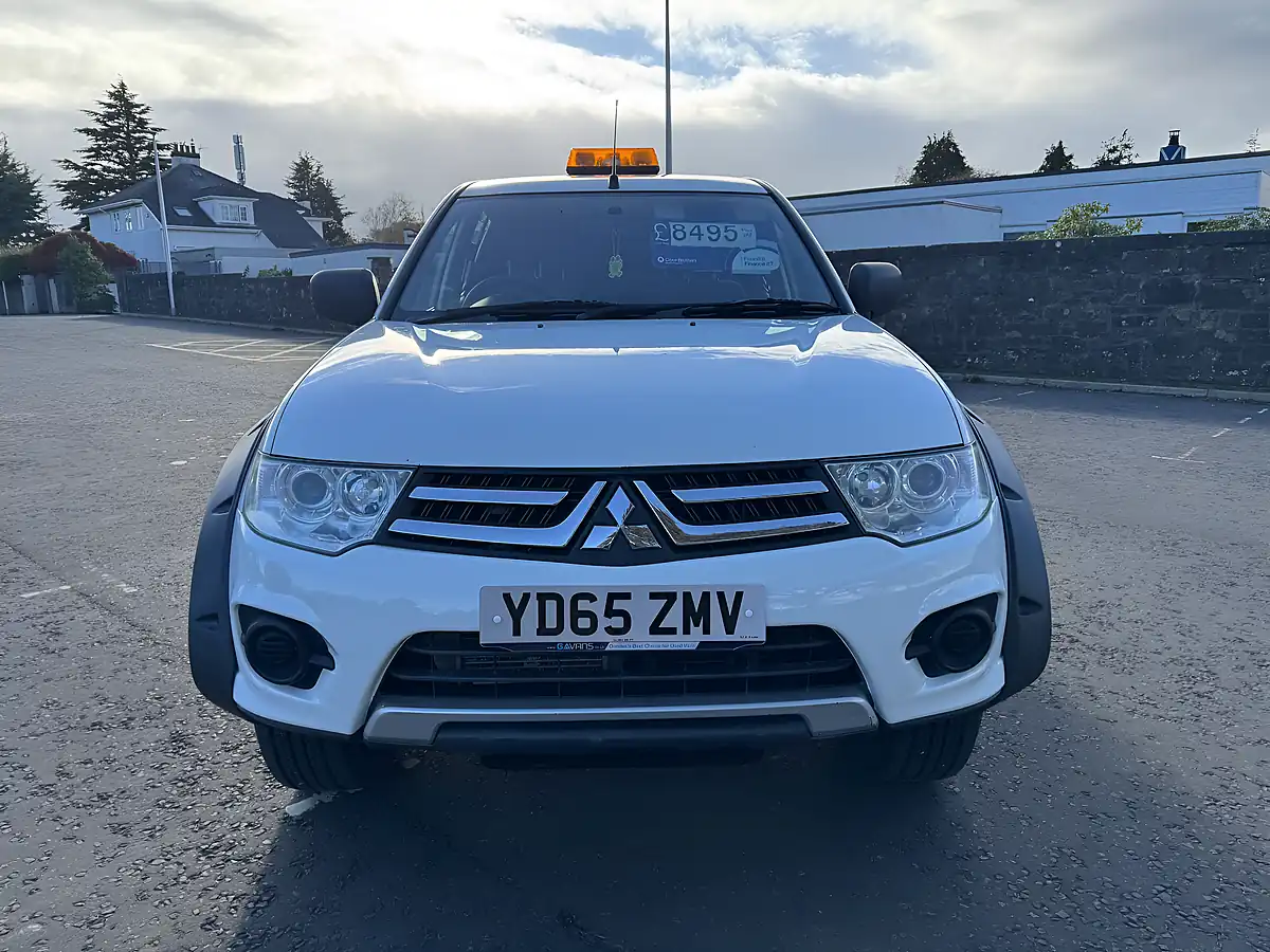 Used 2015 Mitsubishi L200 4Life White - Interior and Exterior details 2