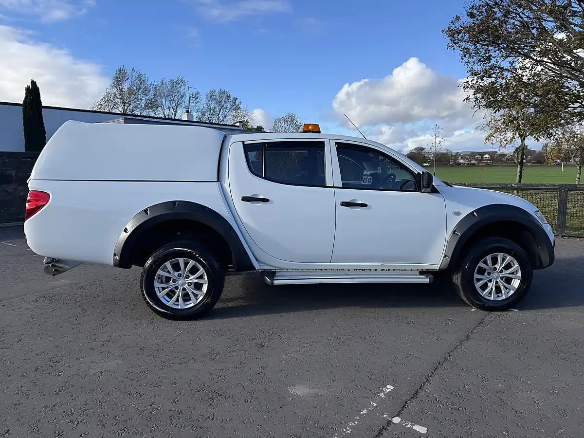 Used 2015 Mitsubishi L200 4Life White - Interior and Exterior details 8