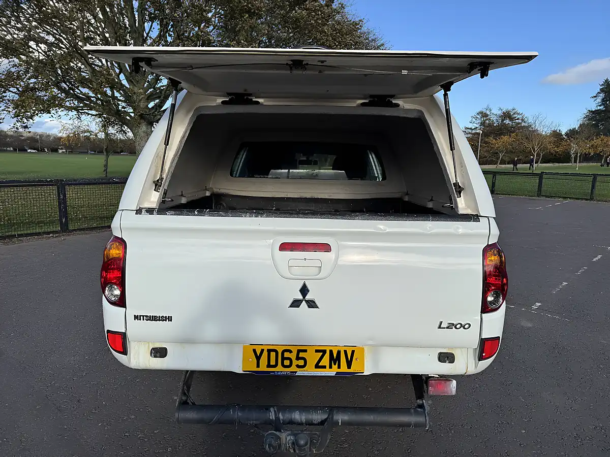 Used 2015 Mitsubishi L200 4Life White - Interior and Exterior details 9