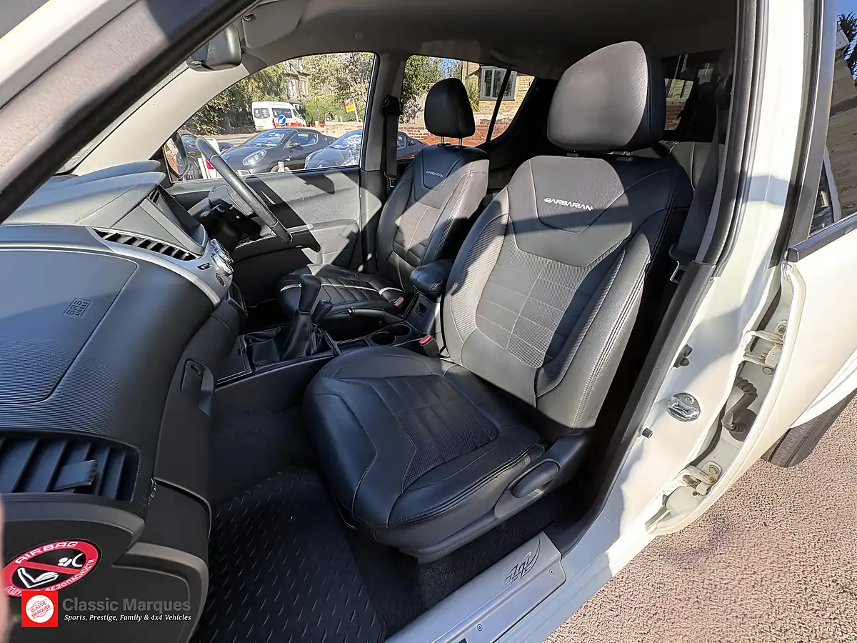 Used 2015 Mitsubishi L200 Barbarian Polar White - Interior and Exterior details 13