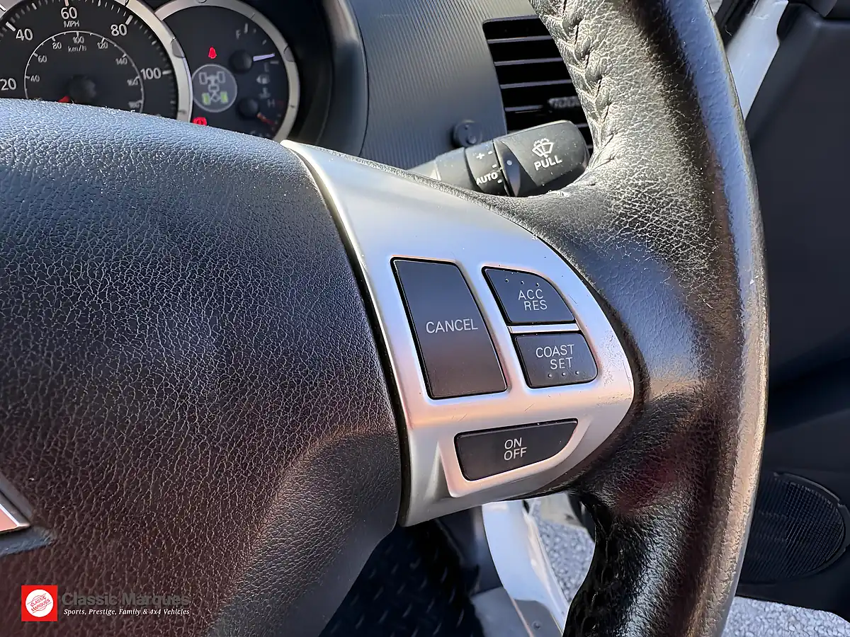 Used 2015 Mitsubishi L200 Barbarian Polar White - Interior and Exterior details 16
