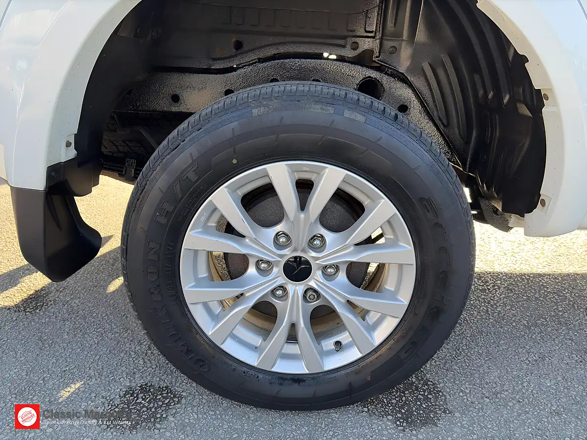 Used 2015 Mitsubishi L200 Barbarian Polar White - Interior and Exterior details 20