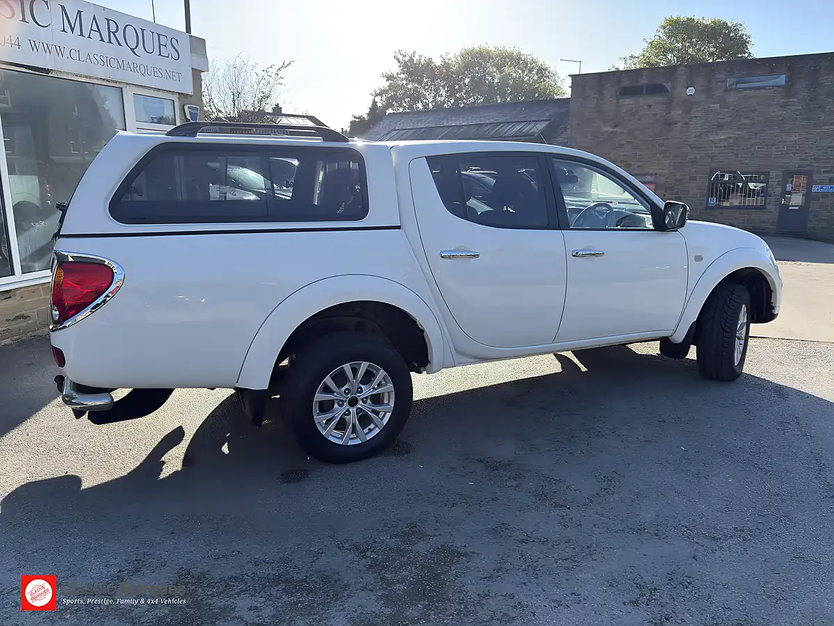 Used 2015 Mitsubishi L200 Barbarian Polar White - Interior and Exterior details 3