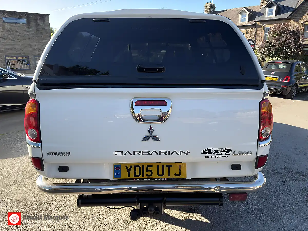 Used 2015 Mitsubishi L200 Barbarian Polar White - Interior and Exterior details 9