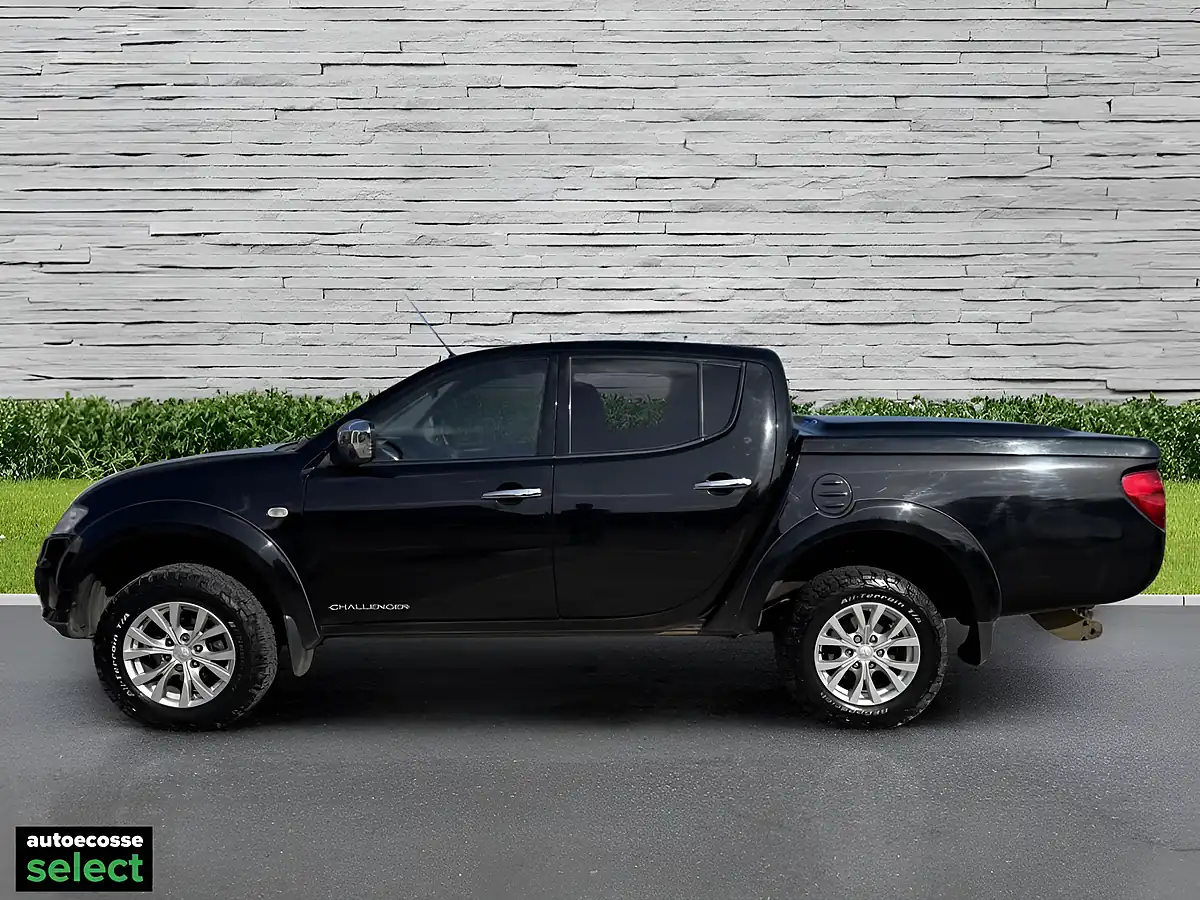 Used 2015 Mitsubishi L200 Challenger Black - Interior and Exterior details 10