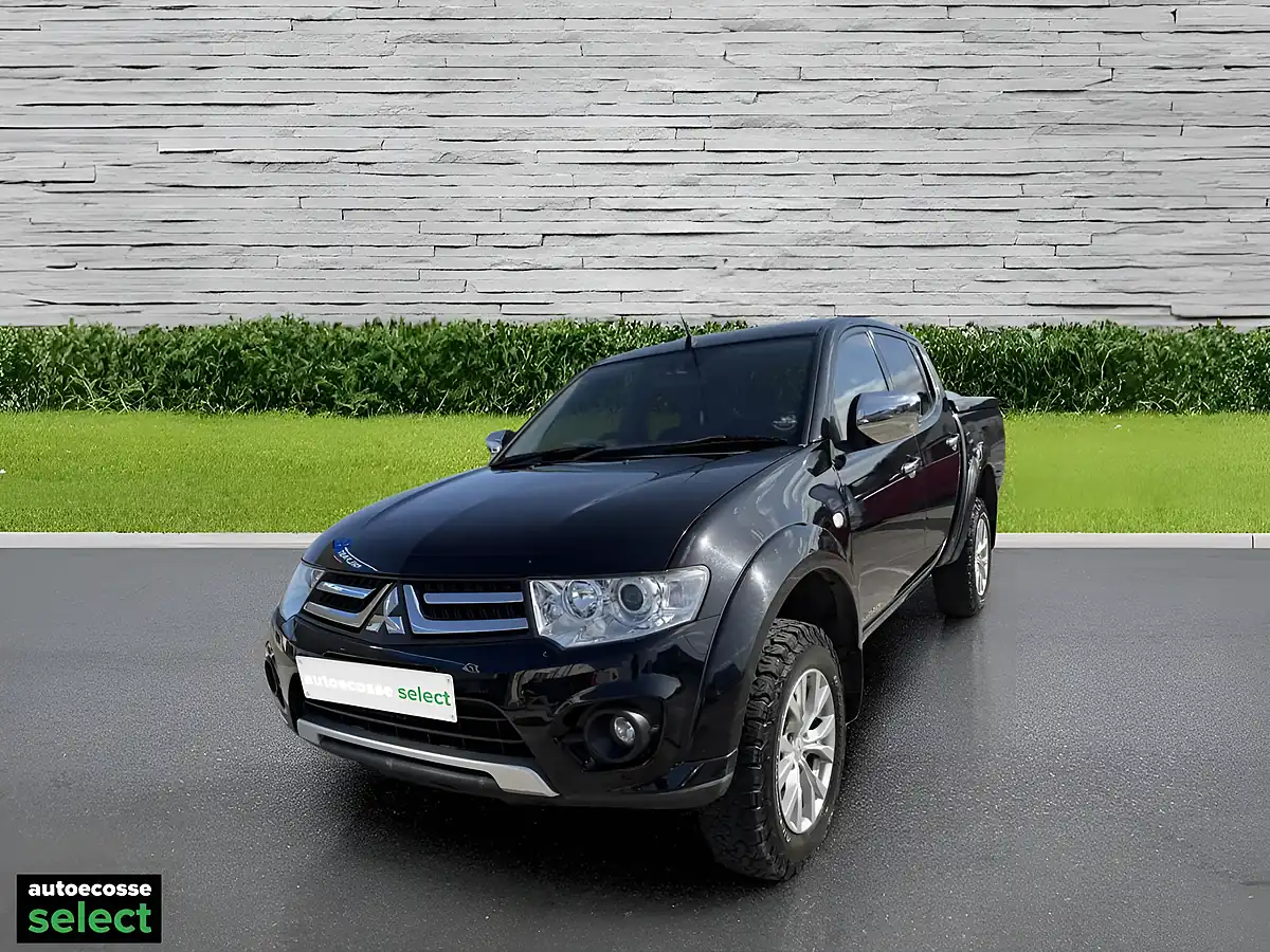 Used 2015 Mitsubishi L200 Challenger Black - Interior and Exterior details 12