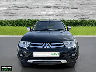 Used 2015 Mitsubishi L200 Challenger Black - Interior and Exterior details 13
