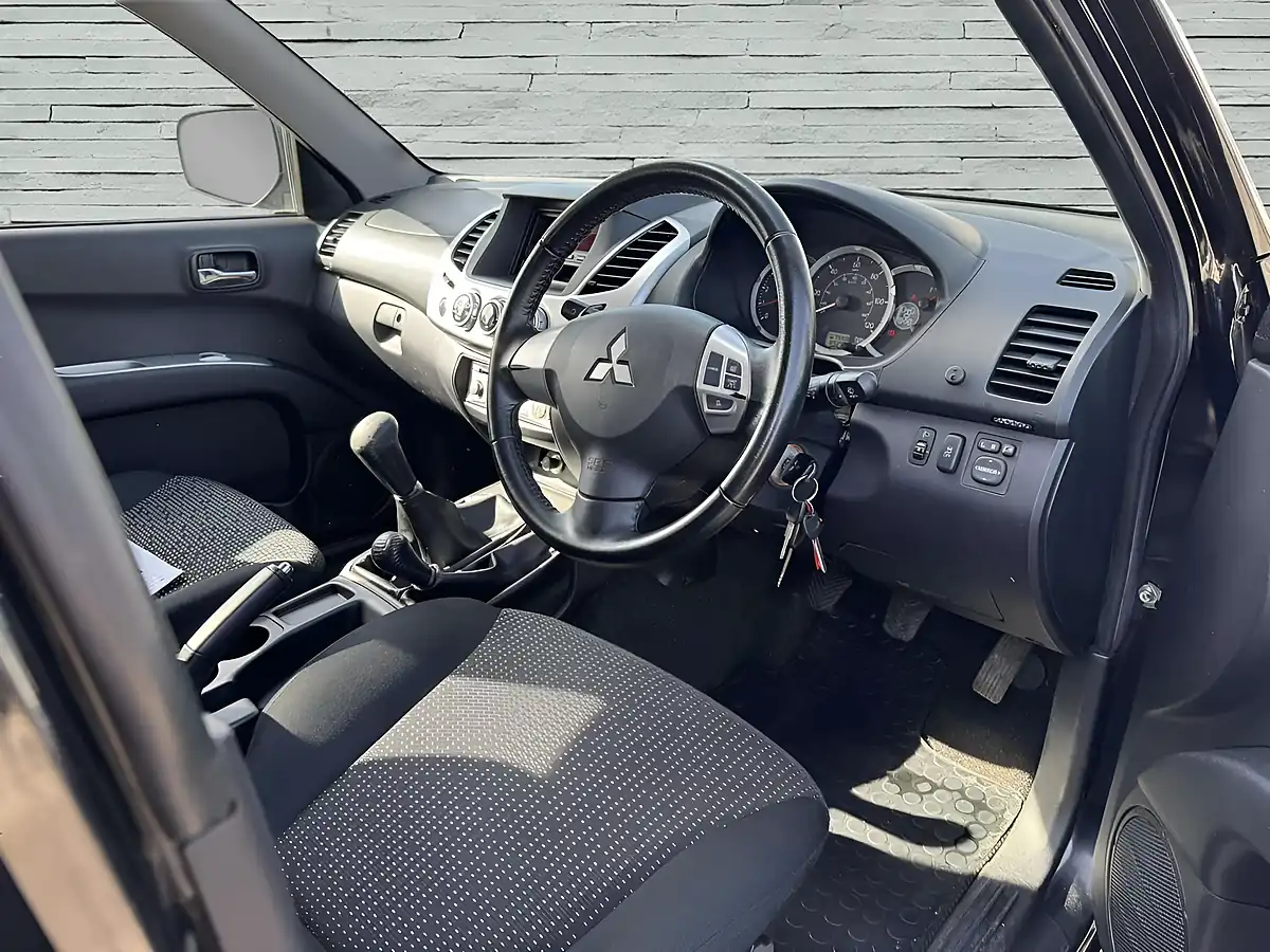 Used 2015 Mitsubishi L200 Challenger Black - Interior and Exterior details 14