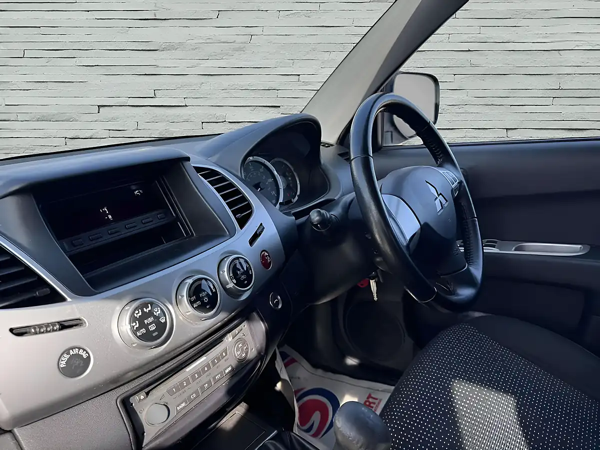 Used 2015 Mitsubishi L200 Challenger Black - Interior and Exterior details 16