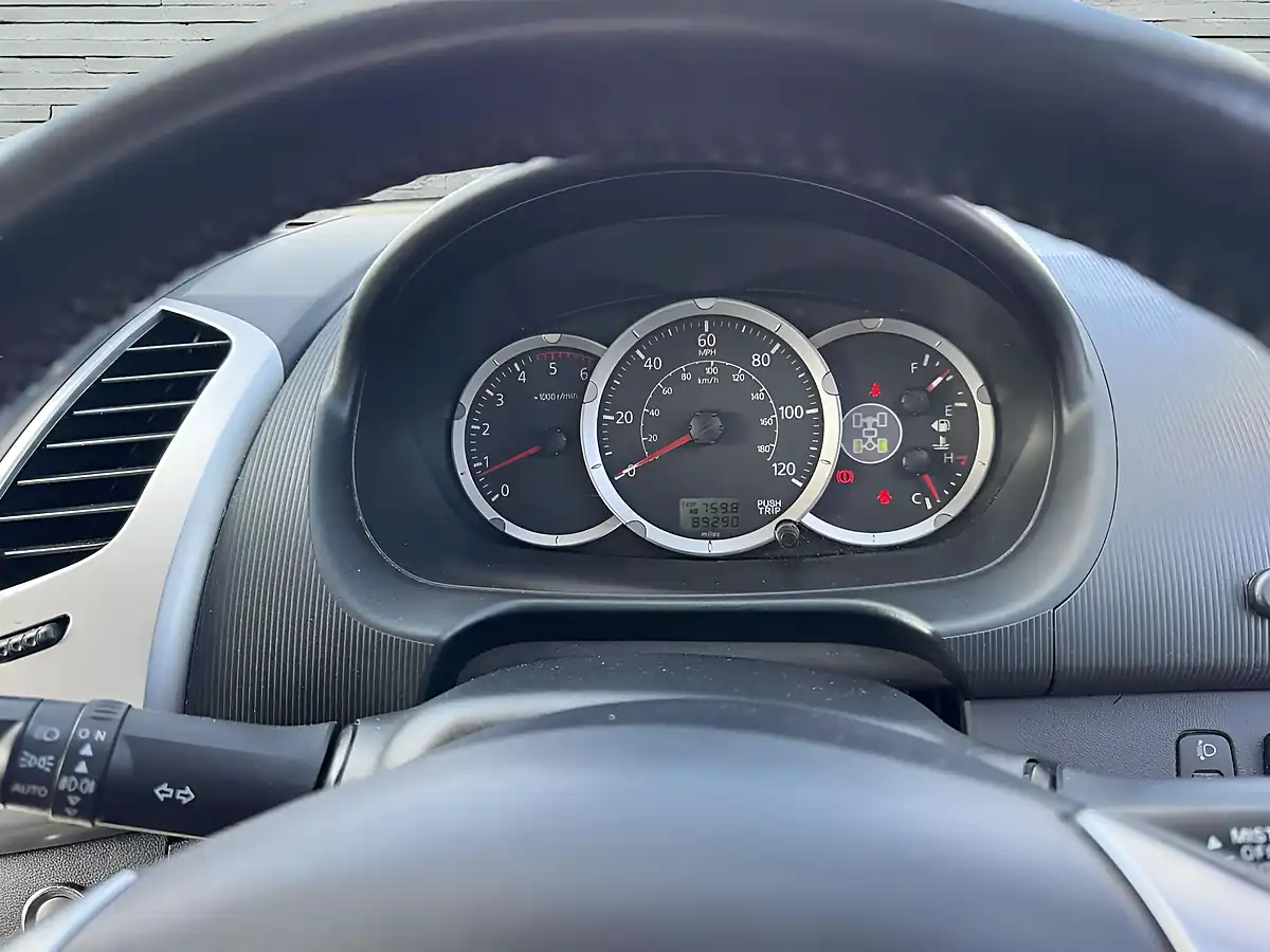 Used 2015 Mitsubishi L200 Challenger Black - Interior and Exterior details 17