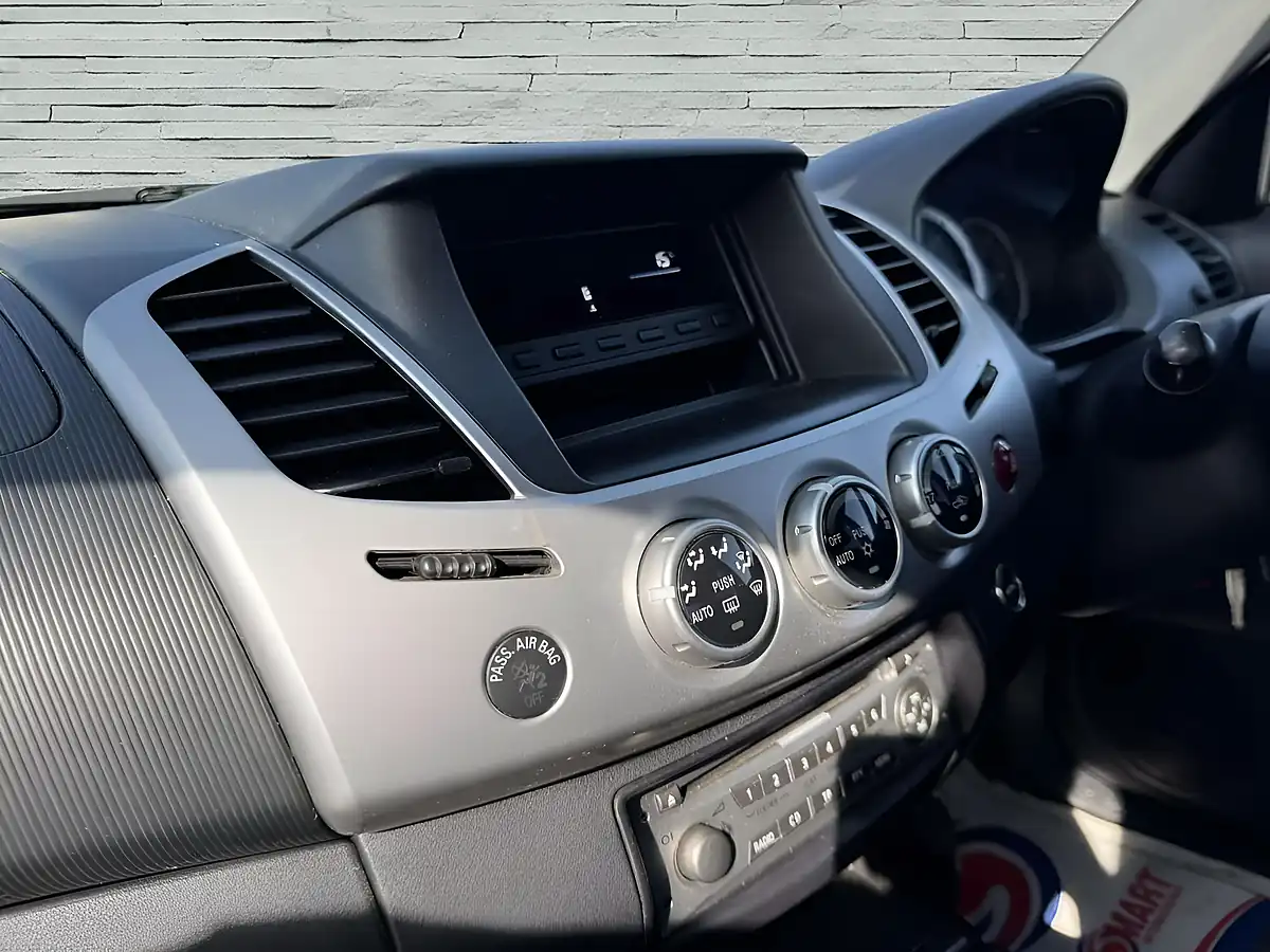 Used 2015 Mitsubishi L200 Challenger Black - Interior and Exterior details 18