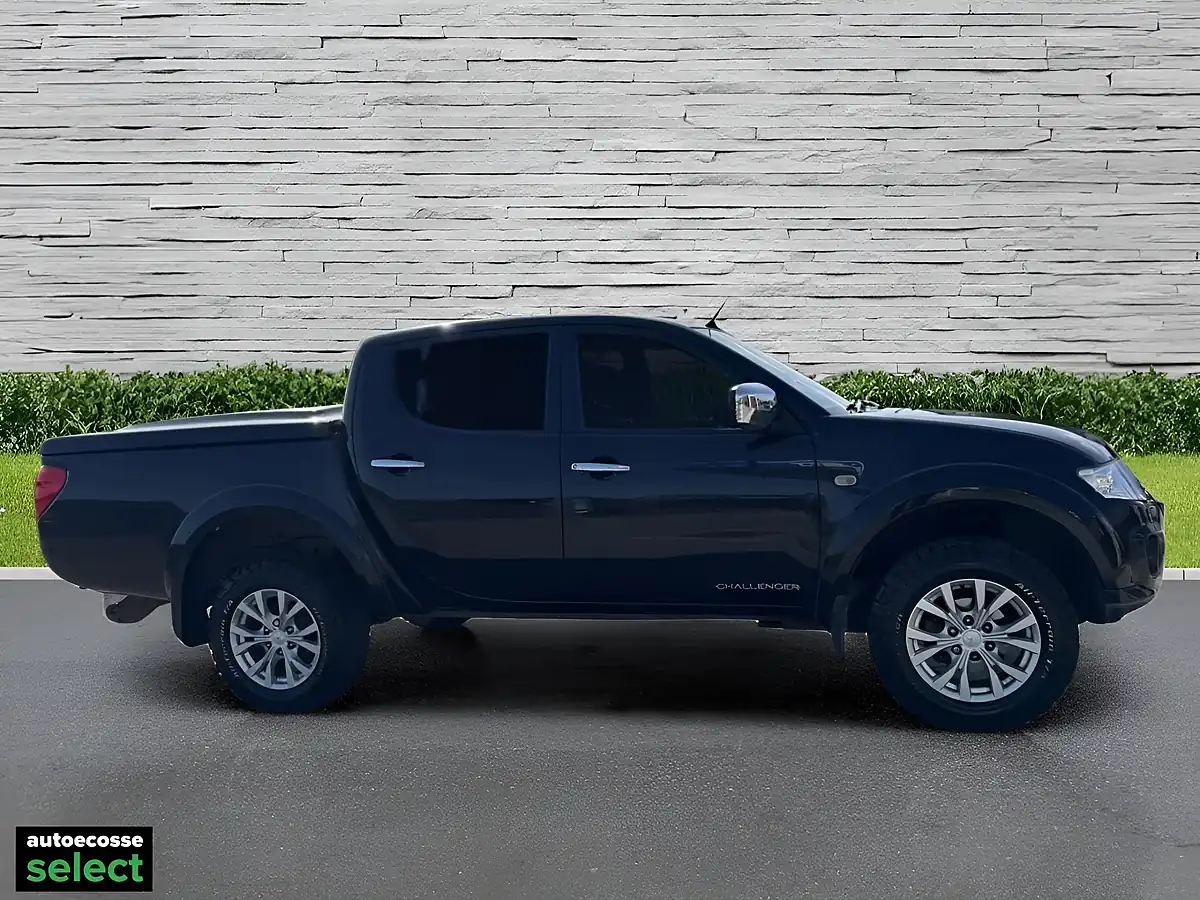 Used 2015 Mitsubishi L200 Challenger Black - Interior and Exterior details 2