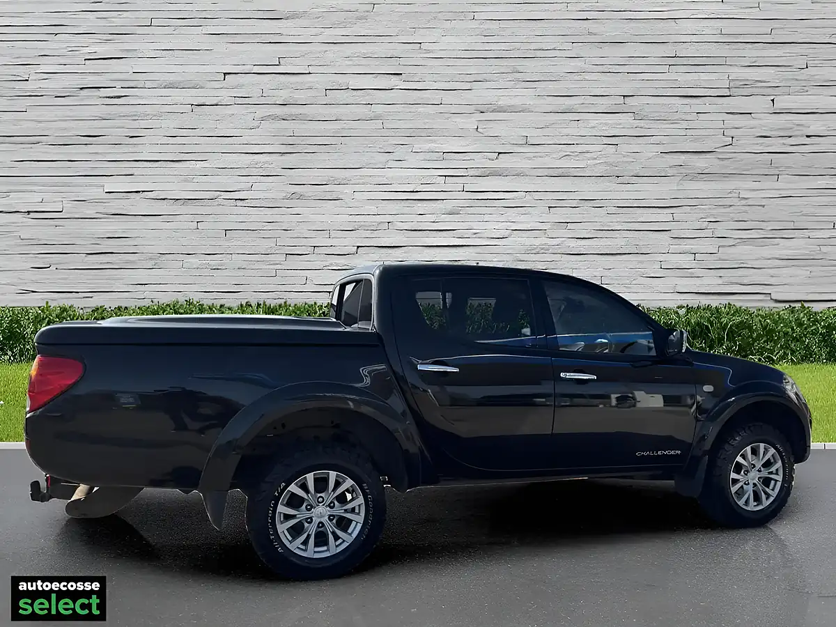 Used 2015 Mitsubishi L200 Challenger Black - Interior and Exterior details 4