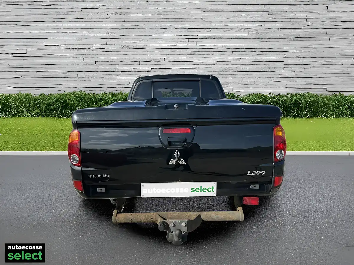 Used 2015 Mitsubishi L200 Challenger Black - Interior and Exterior details 7