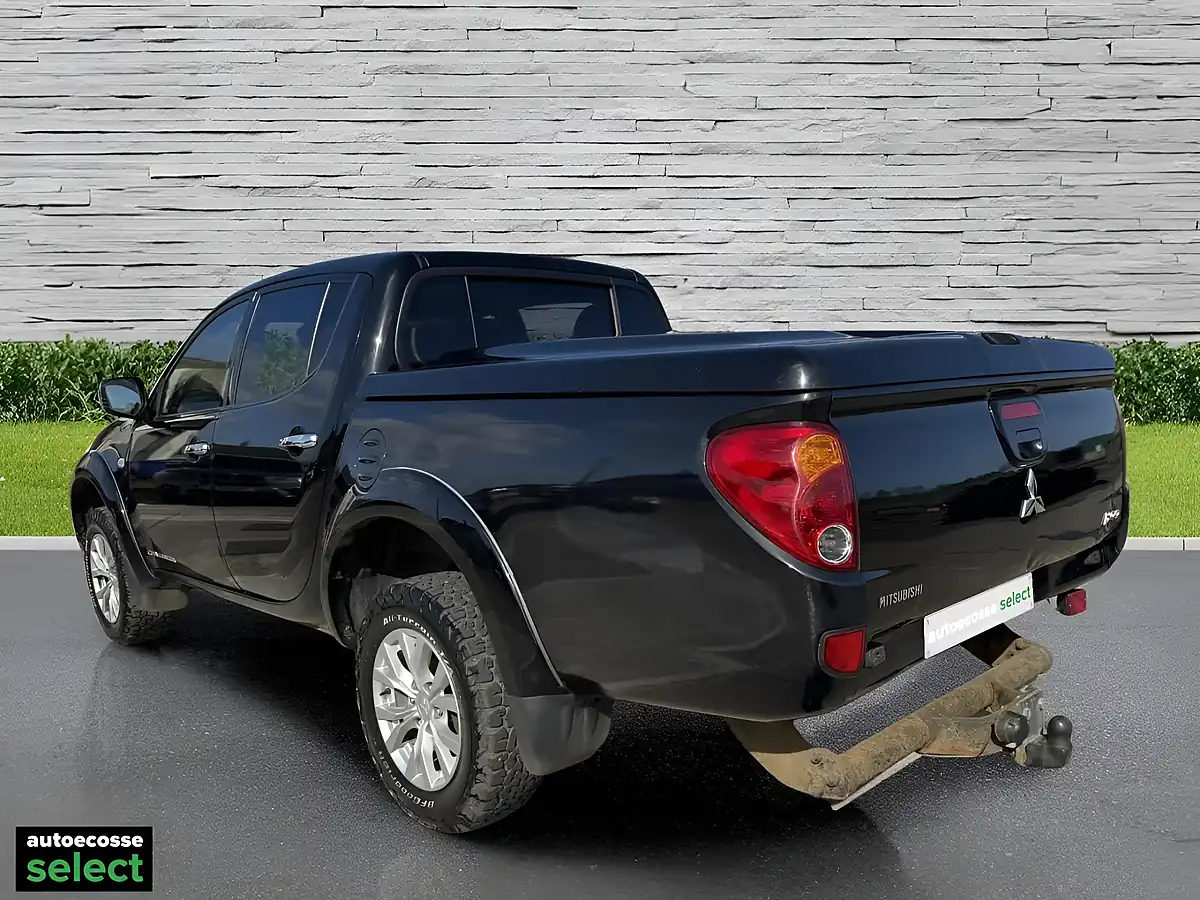 Used 2015 Mitsubishi L200 Challenger Black - Interior and Exterior details 8