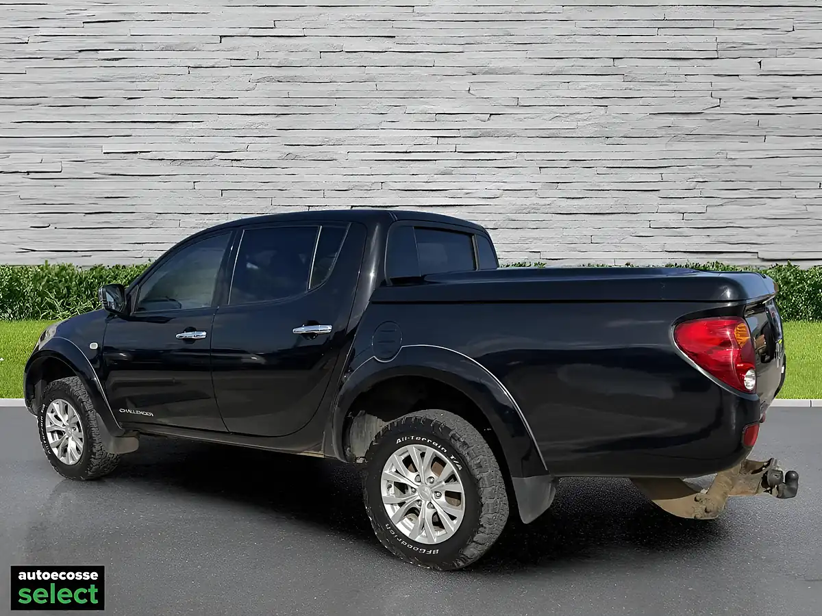 Used 2015 Mitsubishi L200 Challenger Black - Interior and Exterior details 9