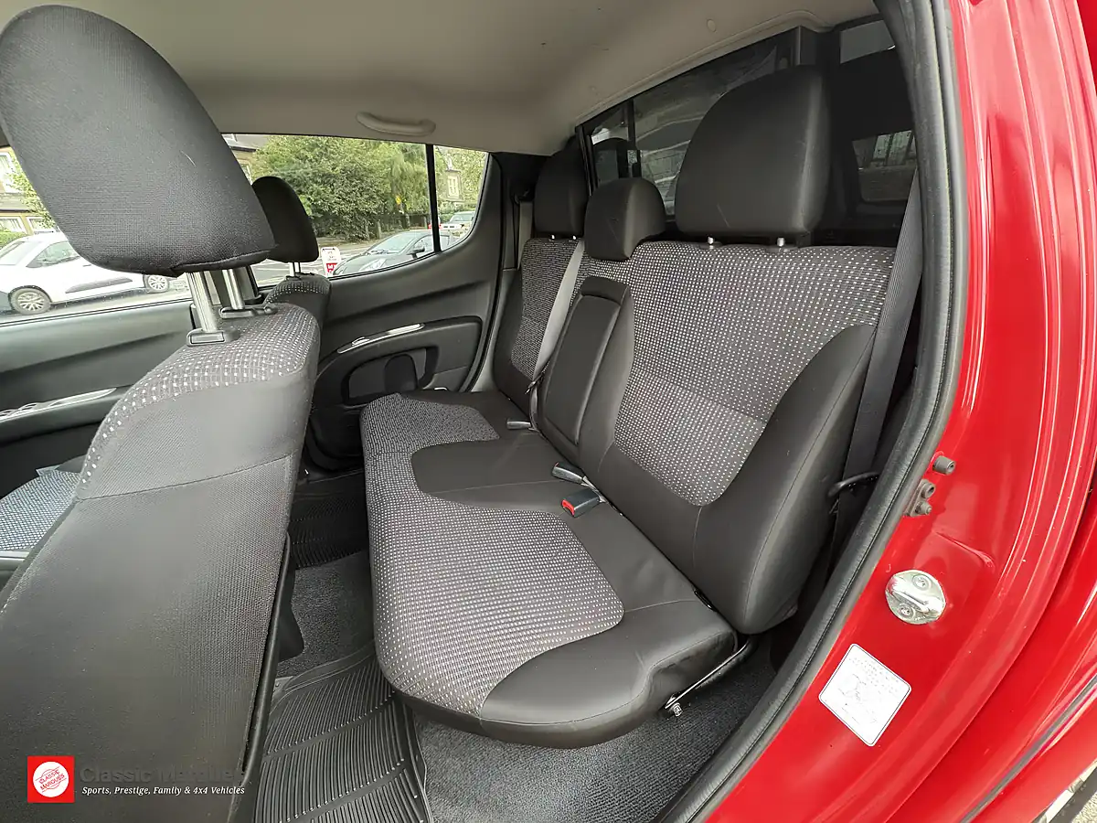 Used 2015 Mitsubishi L200 Challenger Double Cab Aztec Red - Interior and Exterior details 13