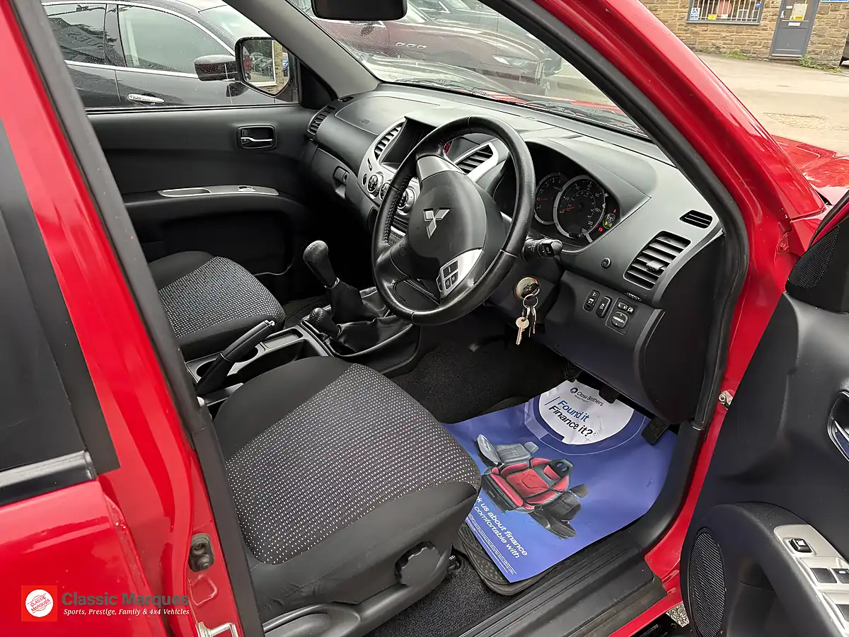 Used 2015 Mitsubishi L200 Challenger Double Cab Aztec Red - Interior and Exterior details 2
