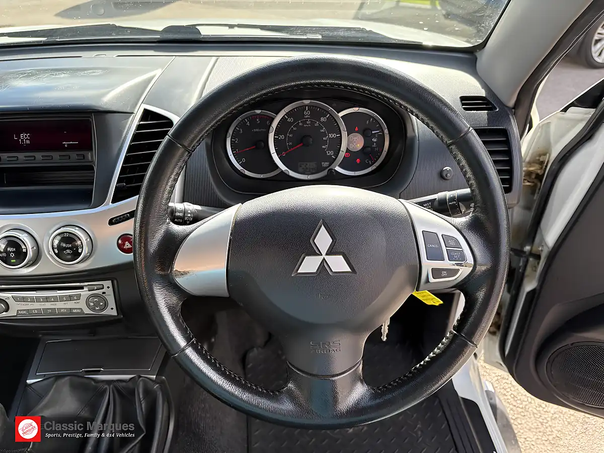 Used 2015 Mitsubishi L200 Challenger Polar White - Interior and Exterior details 15