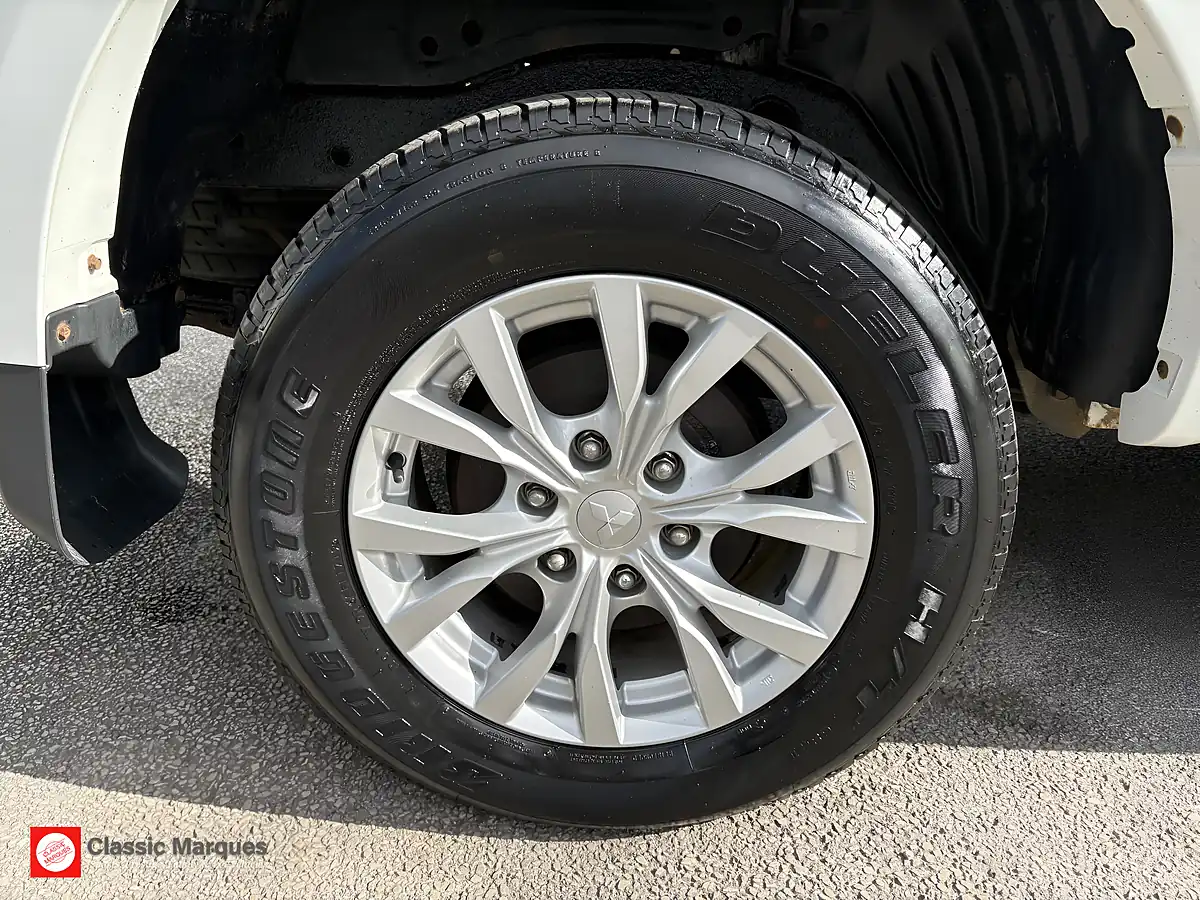 Used 2015 Mitsubishi L200 Challenger Polar White - Interior and Exterior details 20
