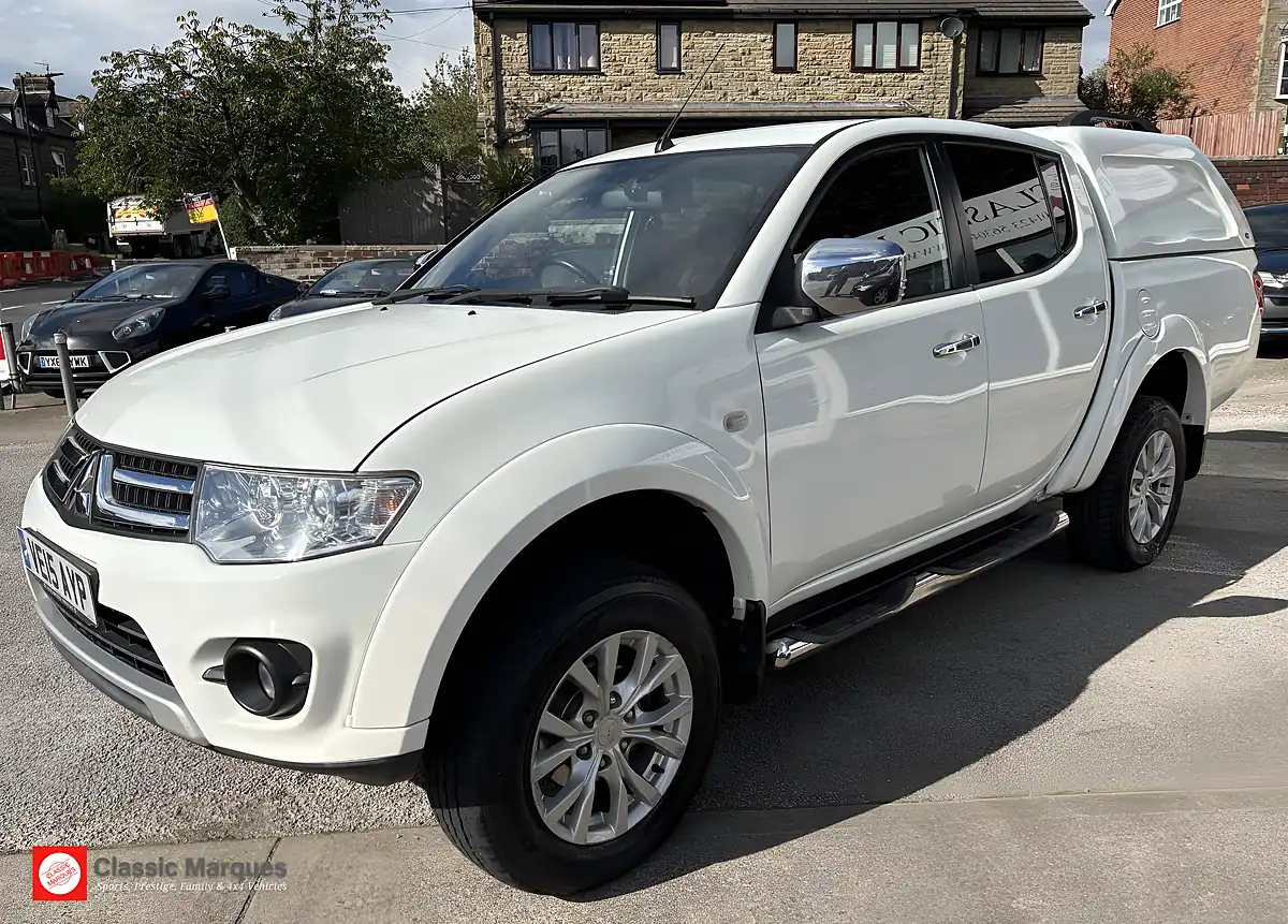 Used 2015 Mitsubishi L200 Challenger Polar White - Interior and Exterior details 4