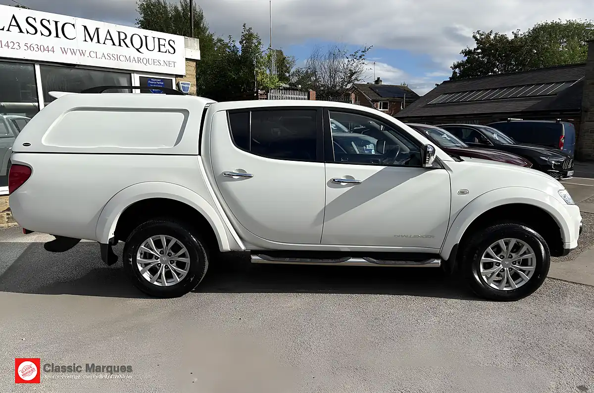 Used 2015 Mitsubishi L200 Challenger Polar White - Interior and Exterior details 6