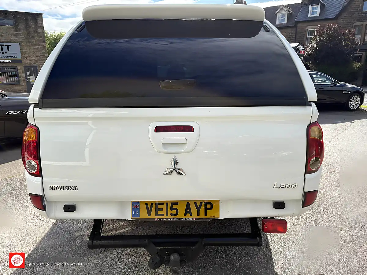 Used 2015 Mitsubishi L200 Challenger Polar White - Interior and Exterior details 8