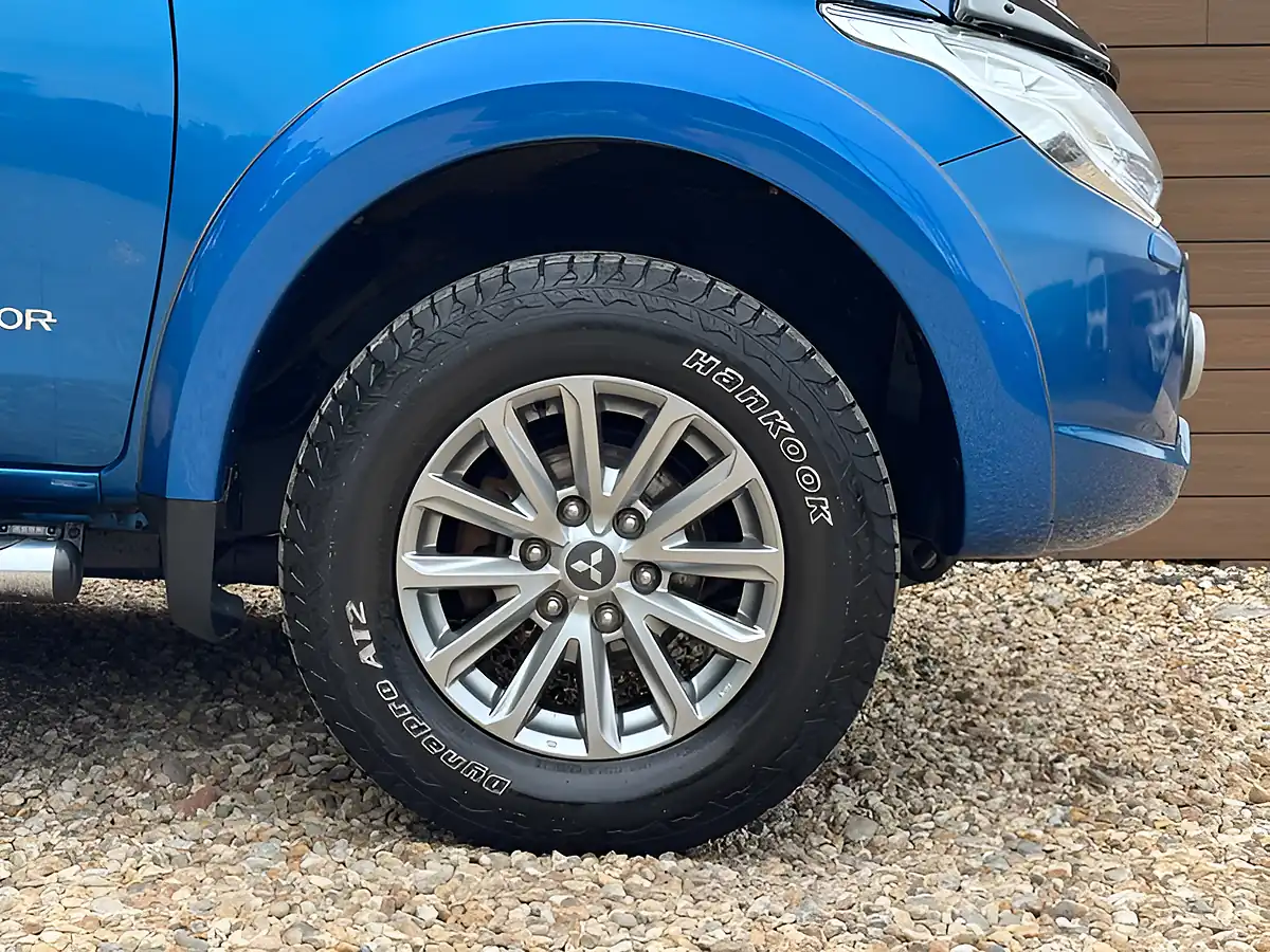 Used 2015 Mitsubishi L200 Warrior Double Cab Blue - Interior and Exterior details 10