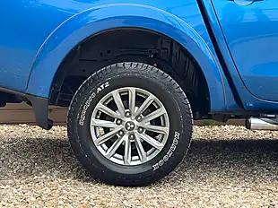 Used 2015 Mitsubishi L200 Warrior Double Cab Blue - Interior and Exterior details 11