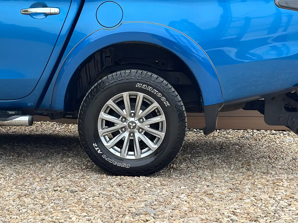Used 2015 Mitsubishi L200 Warrior Double Cab Blue - Interior and Exterior details 12