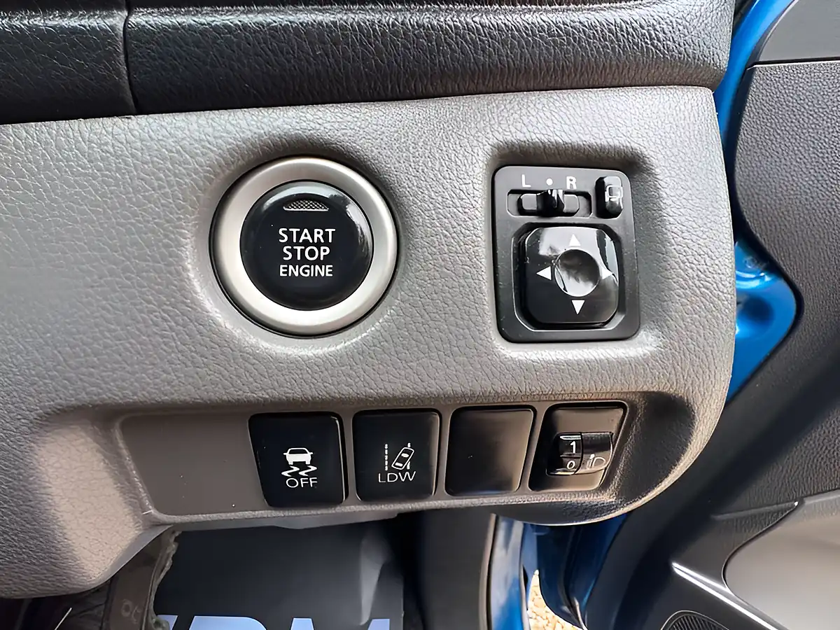Used 2015 Mitsubishi L200 Warrior Double Cab Blue - Interior and Exterior details 15
