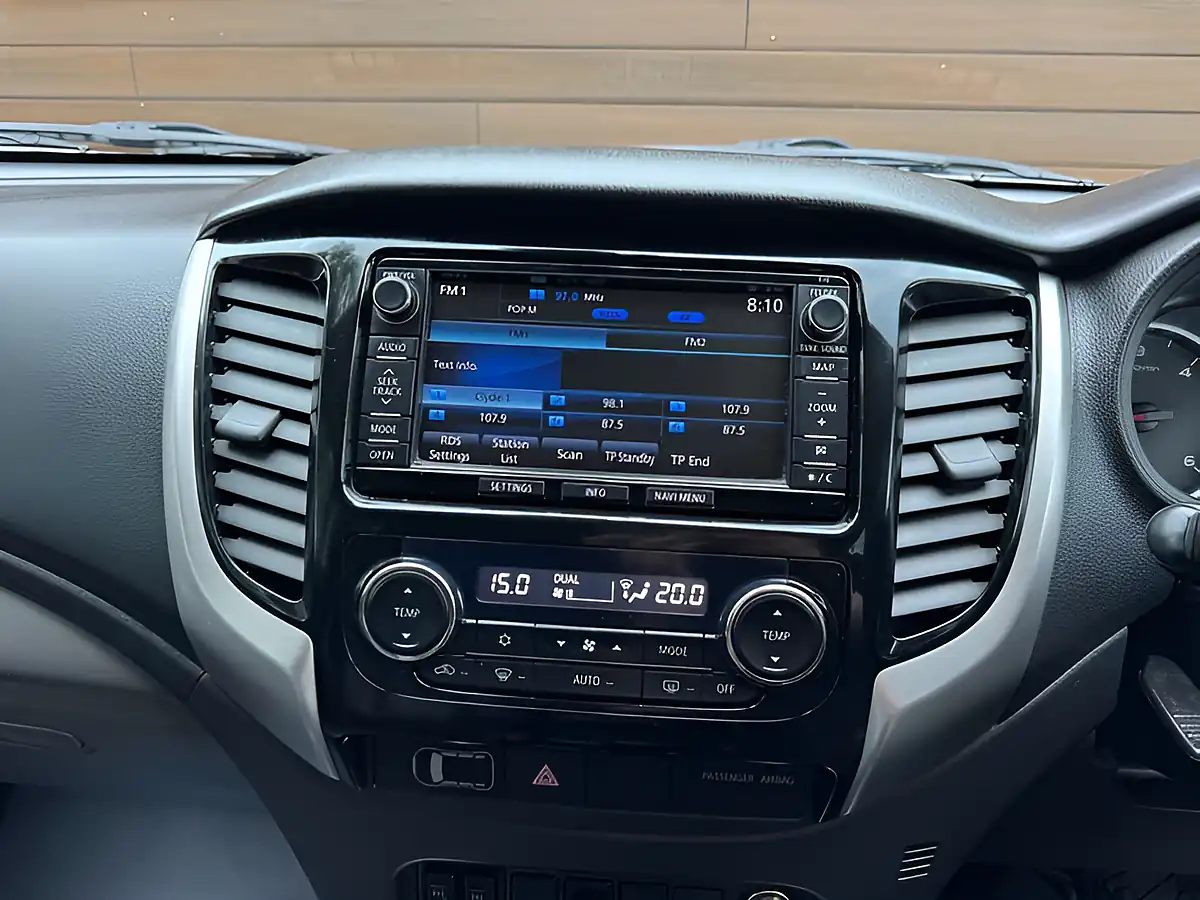 Used 2015 Mitsubishi L200 Warrior Double Cab Blue - Interior and Exterior details 17