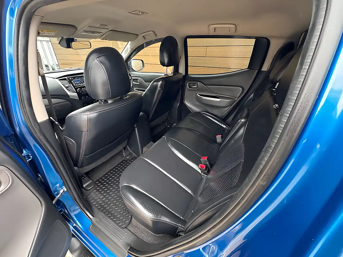 Used 2015 Mitsubishi L200 Warrior Double Cab Blue - Interior and Exterior details 20