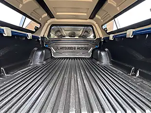 Used 2015 Mitsubishi L200 Warrior Double Cab Blue - Interior and Exterior details 5