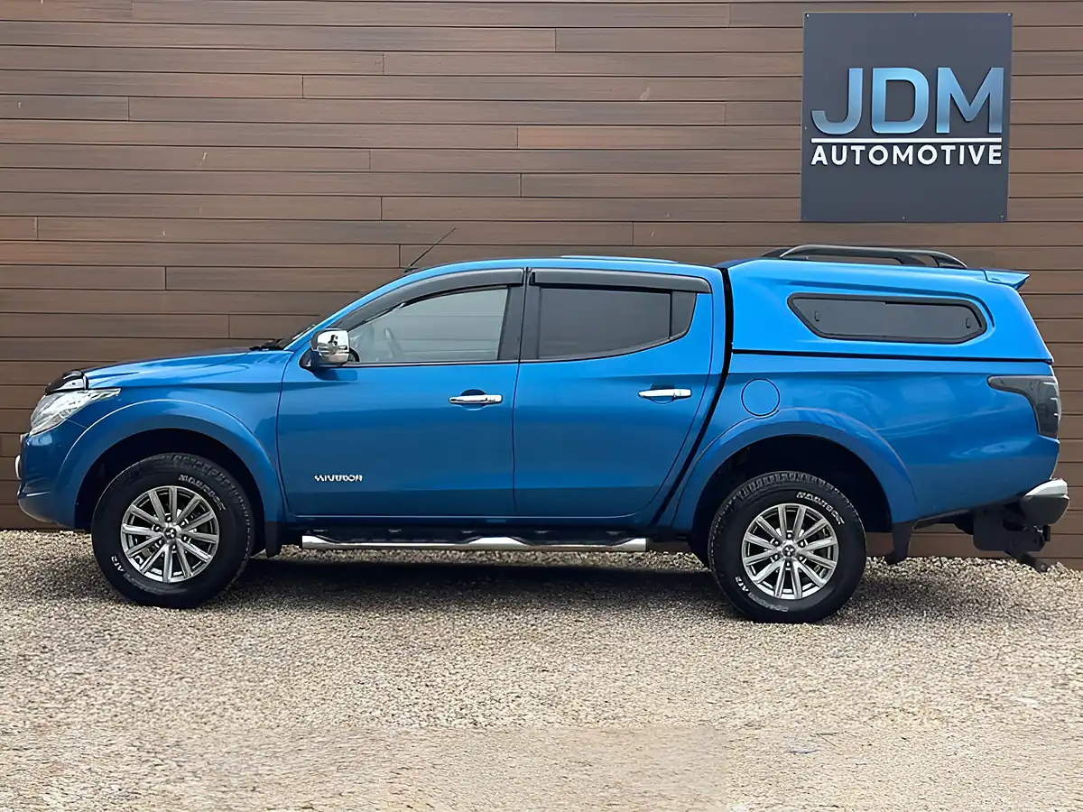 Used 2015 Mitsubishi L200 Warrior Double Cab Blue - Interior and Exterior details 7