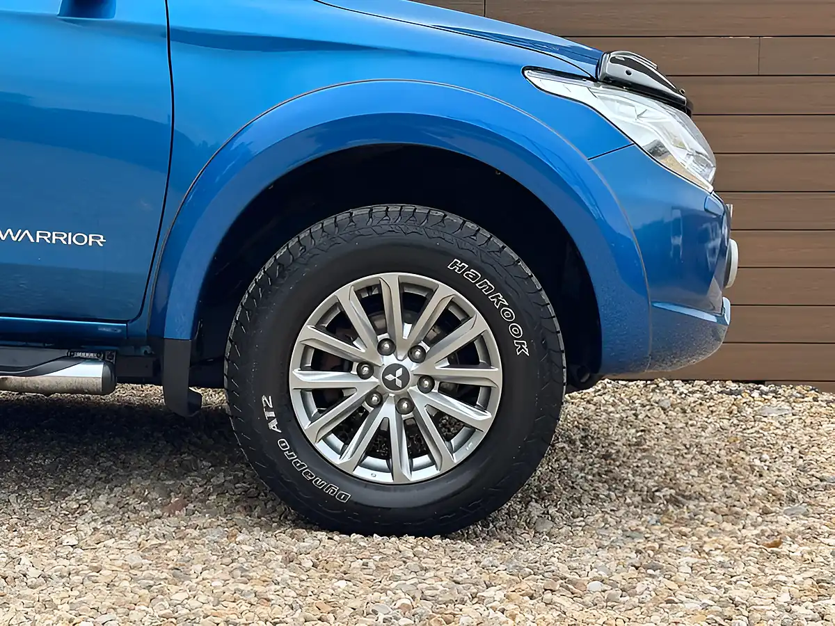 Used 2015 Mitsubishi L200 Warrior Double Cab Blue - Interior and Exterior details 9