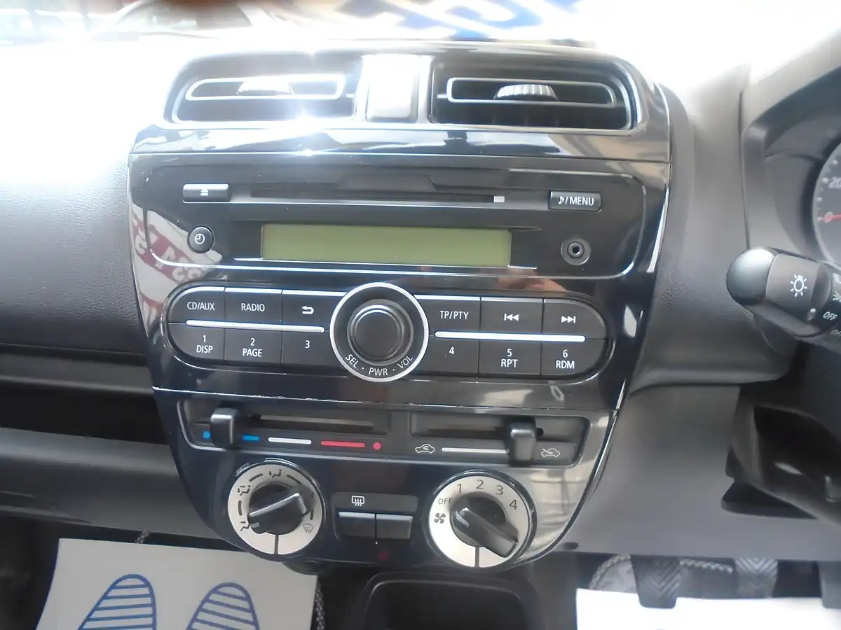 Used 2015 Mitsubishi Mirage 1 White - Interior and Exterior details 11