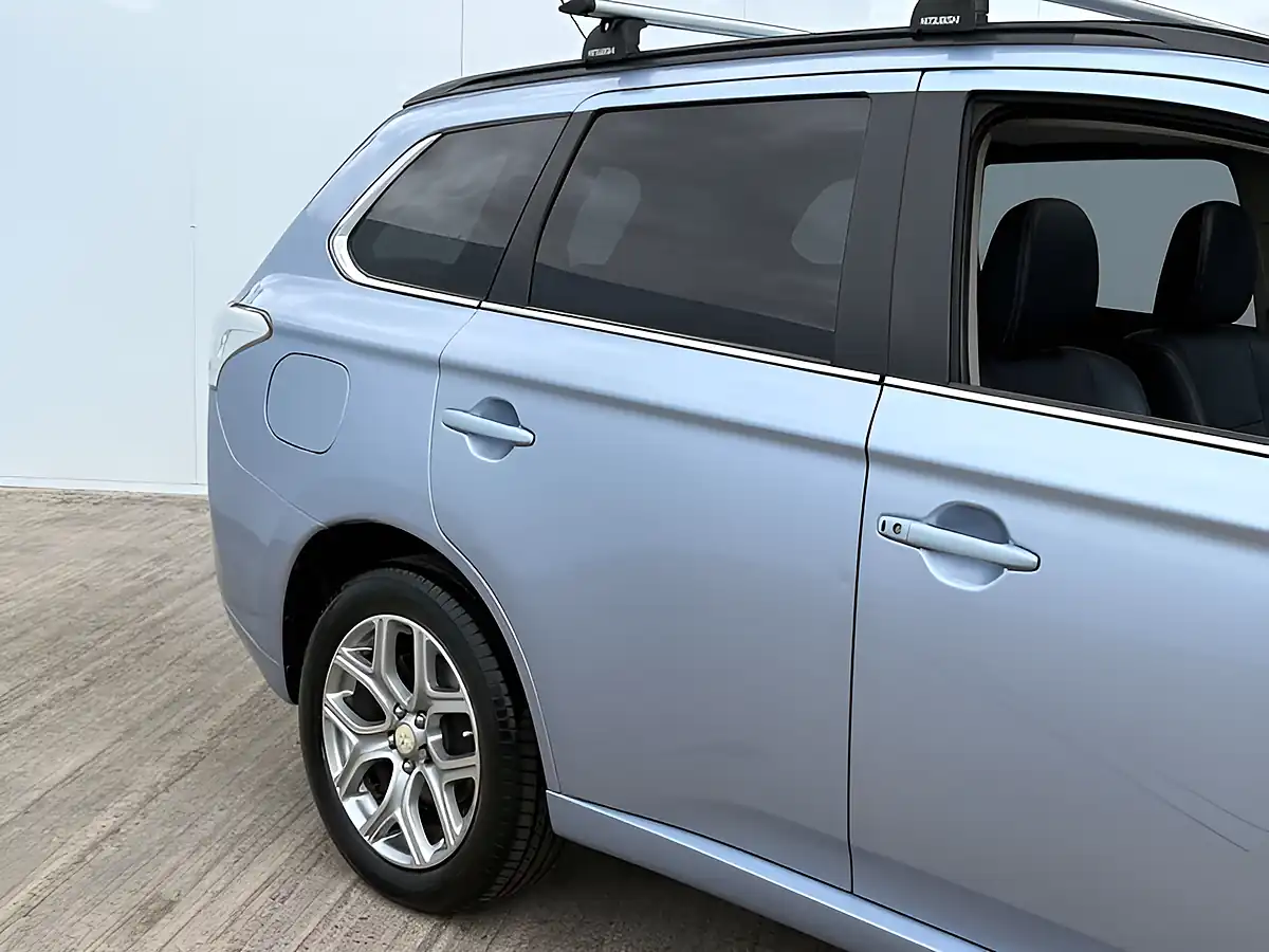 Used 2015 Mitsubishi Outlander Gx Glacier Blue - Interior and Exterior details 10