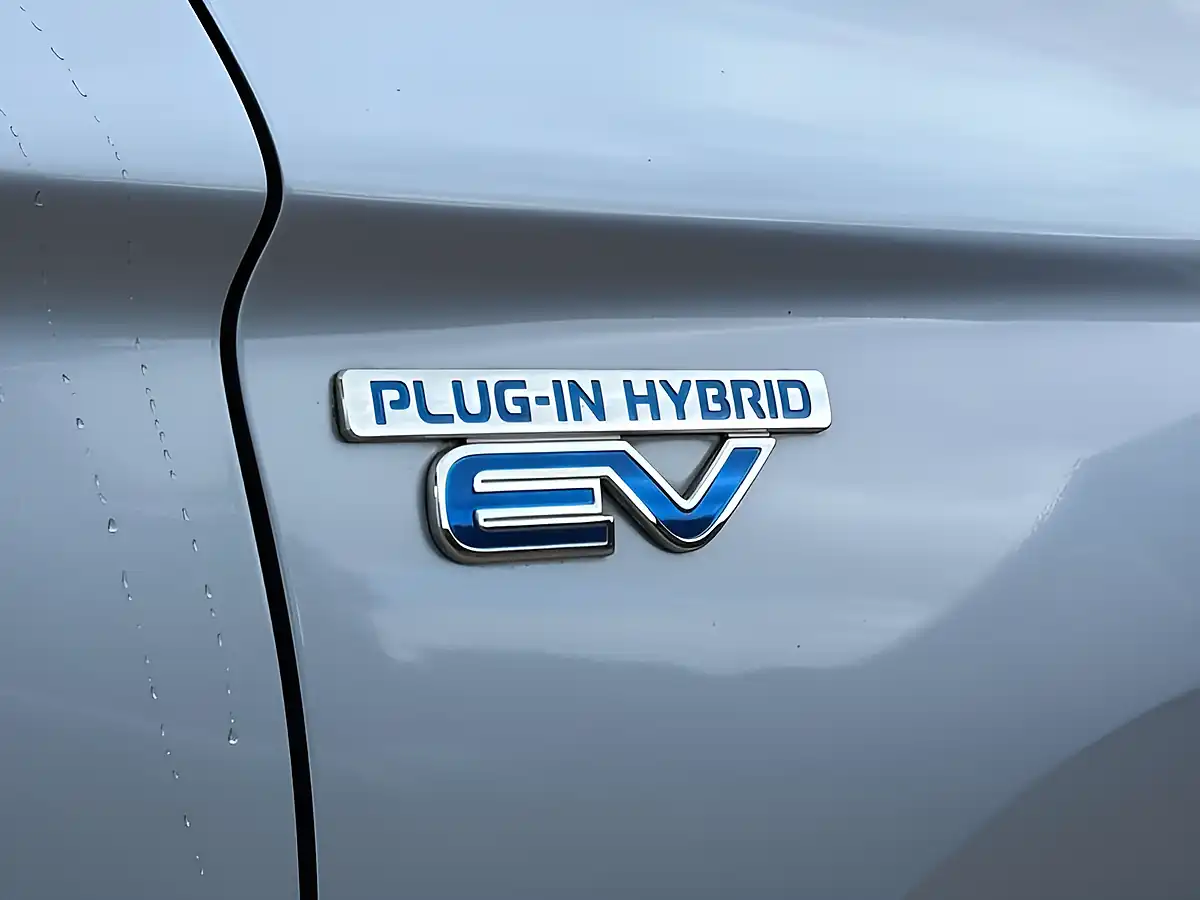 Used 2015 Mitsubishi Outlander Gx Glacier Blue - Interior and Exterior details 12