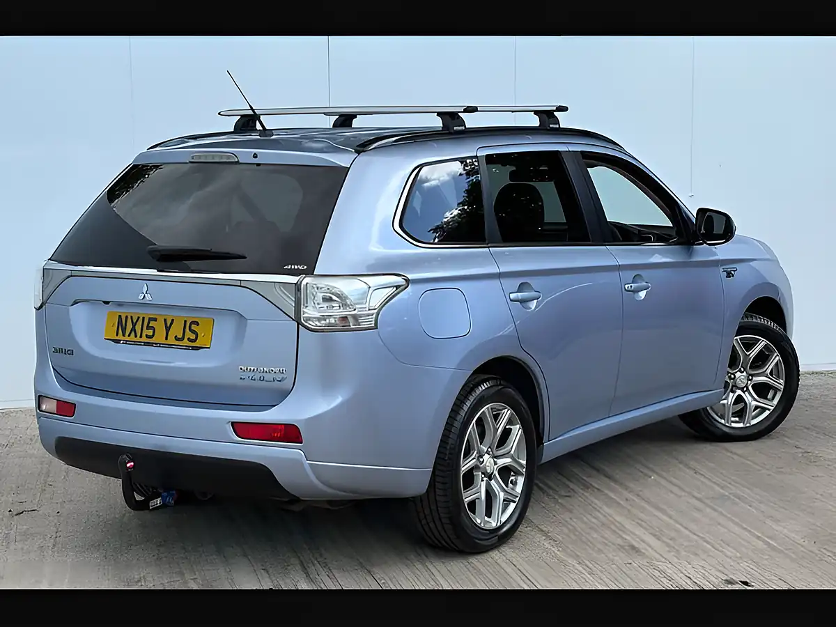 Used 2015 Mitsubishi Outlander Gx Glacier Blue - Interior and Exterior details 14
